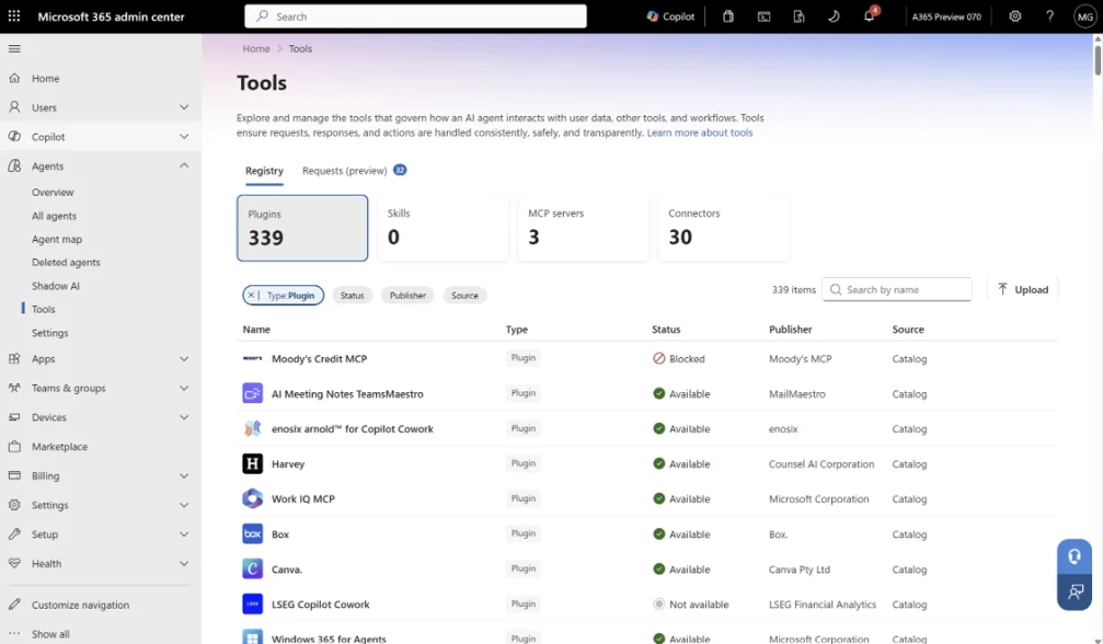 Microsoft 365 Admin Center mit der Plugin-Registry unter Agents und Tools: Übersicht über Plugins, Skills, MCP-Server und Connectoren mit Status und Herausgeber